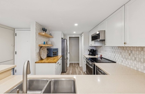 Shelter Cove Casa | Bright & Modern Pet Friendly Beach Getaway