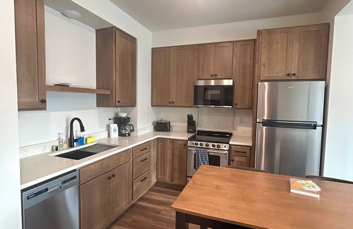 Ketchikan Apartamento | Bright & Modern 1-Bedroom Apartment w/ Water Views #201