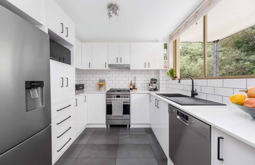 Bellevue Hill Apartamento | Bright modern 2BR apartment with garden outlook