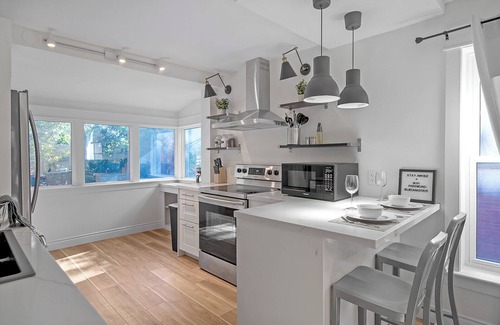 Peterborough Apartamento | Bright & Modern 2BR | Near DT & Hospital