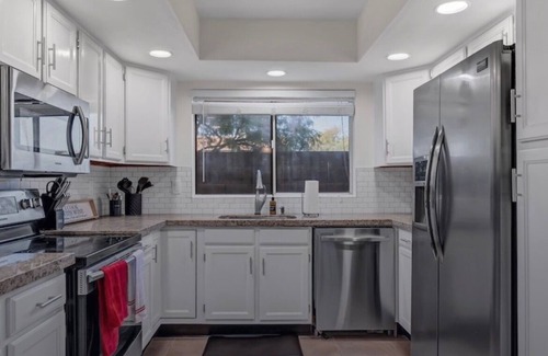 Ahwatukee Foothills Casa | Bright Modern Ahwatukee Loft type Home, Pet friendly ,Walk to All