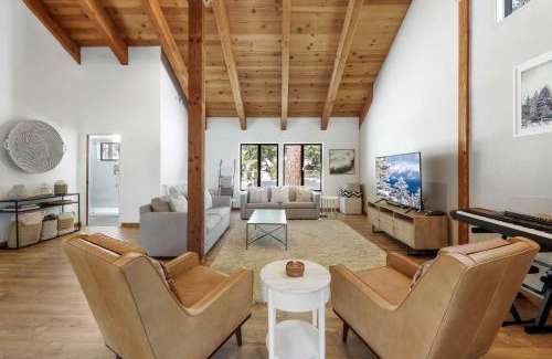 Carnelian Bay Casa | Bright & Modern Cabin Luxury Home in Carnelian Bay
