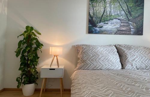 Simmering Apartamento | Bright Modern Flat with Balcony