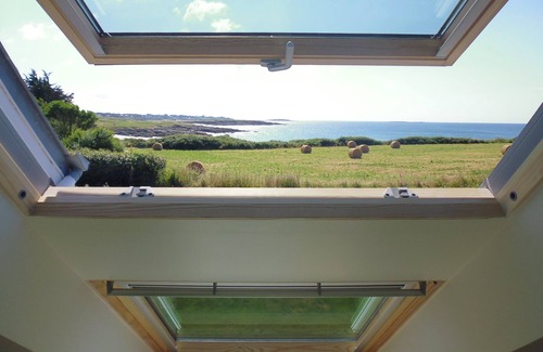 Trevignon Casa | Bright, modern house overlooking the ocean