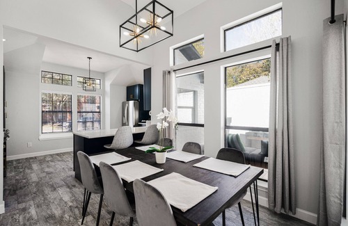 Far North Dallas Casa | Bright modern luxury centrally located home! 🐶 friendly KING BED