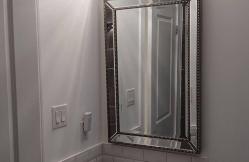 Barrie Casa | Bright Modern Retreat in Barrie South close to amenities, beaches and shopping