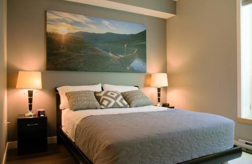 Whitehorse Apartamento | Bright Modern Stylish Condo in heart of Downtown (Center)