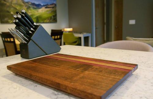 Whitehorse Apartamento | Bright Modern Stylish Condo in heart of Downtown (Center)
