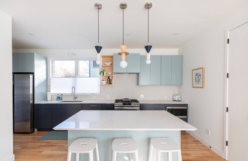 Durham Casa | Bright Modernist City-Escape
