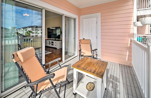 Central Myrtle Beach Apartamento | Bright Myrtle Beach Condo with Balcony!