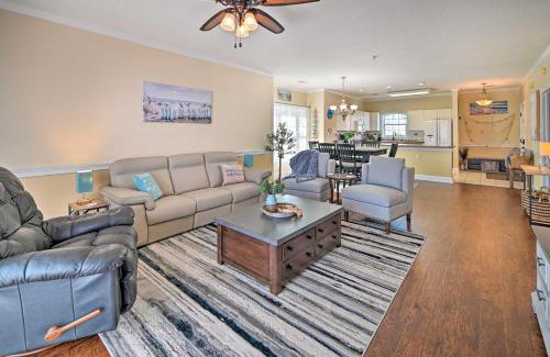 Central Myrtle Beach Apartamento | Bright Myrtle Beach Condo with Balcony!