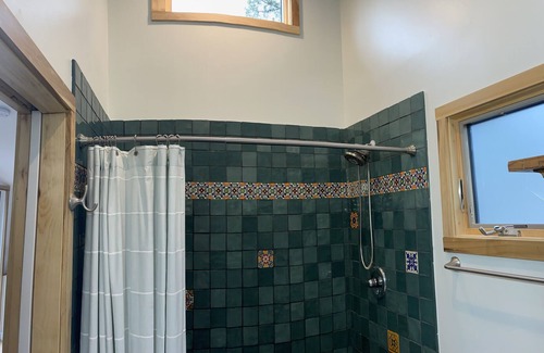 Palo Alto Cabaña | Bright new cottage next to Stanford, tucked in a peaceful private flower garden.