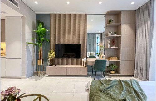 Discovery Gardens Apartamento | Bright New Studio with Pool & Gym Access, 5 min from Gardens Metro