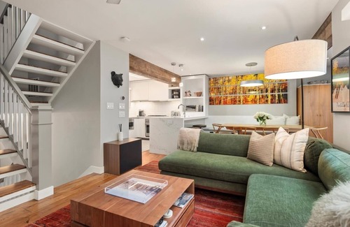 West End Casa | Bright, newly renovated, luxury West End 4 bedroom townhome.