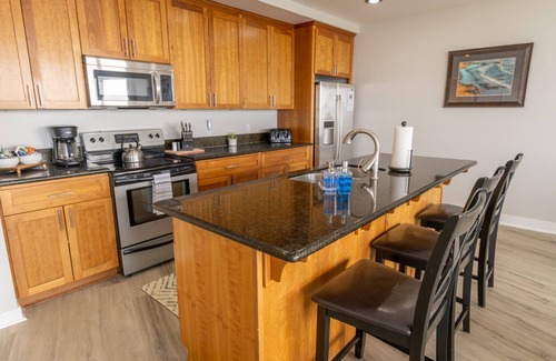 Rockaway Beach Condominio | Bright Oceanfront Oasis ~ Stunning Views ~ Beach!
