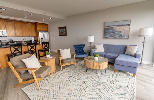 Rockaway Beach Condominio | Bright Oceanfront Oasis ~ Stunning Views ~ Beach!