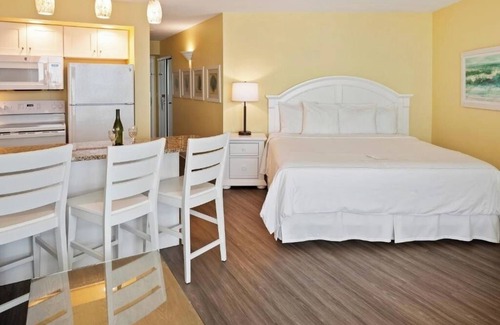 Ormond Beach Hotel | Bright Oceanfront Studio in Ormond Beach – Balcony w/Stunning Sunrise Views