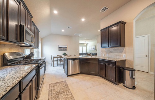 San Antonio Casa | Bright Open Concept Home next to Sea World