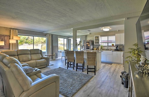 Ormond Beach Casa | Bright Ormond Beach Home ~ 14 Mi to Daytona!