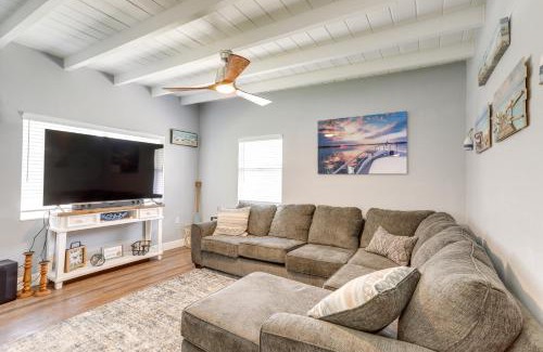 Pinellas Park Casa | Bright Pinellas Park Getaway with Private Pool!