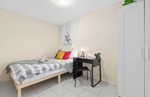 Chippendale Casa | Bright Private Room - Nearby CBD UTS USYD - Seconds to Famous Eateries - Shared Bathroom