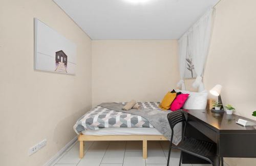 Chippendale Casa | Bright Private Room - Nearby CBD UTS USYD - Seconds to Famous Eateries - Shared Bathroom