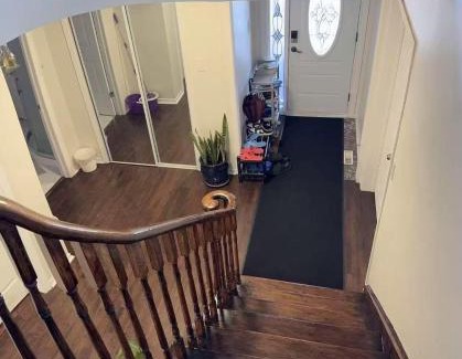Mississauga Casa | Bright private single bedroom V02 on second floor