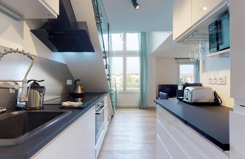 Tonkin Nord Apartamento | Luminoso, tranquilo con 2 dormitorios, 2 baños, 2 aseos y garaje.