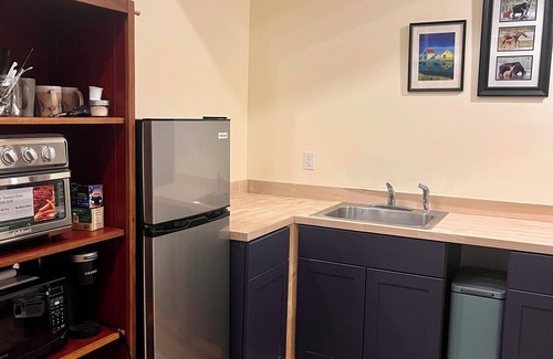 Blue Hill Apartamento | Bright, quiet studio apartment in beautiful Blue Hill close to Acadia and hiking
