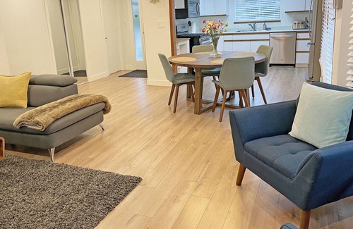 Upper Lonsdale Casa | Bright Renovated Spacious 3 Bedroom House