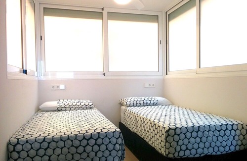 Vallpineda Apartamento | Bright renovated apartment with views of the vineyards and sea plus pool