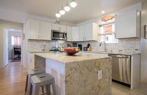 Southside Casa | Bright renovated escape near downtown with free WiFi, AC, large backyard & patio