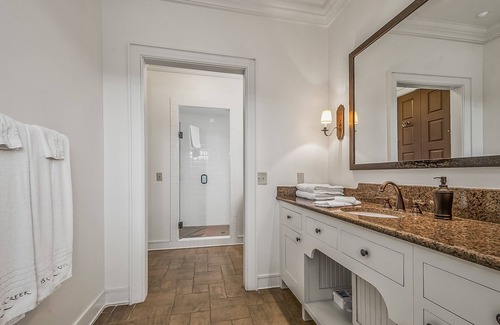 Mill Spring Cabina | Bright's Creek Lodge - King Room- Near Tryon and TIEC & Hendersonville