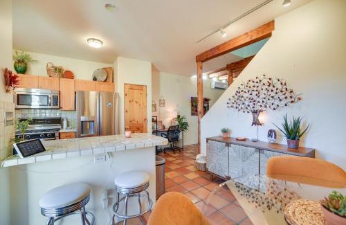 Southside Apartamento | Bright Santa Fe Condo about Half-Mi to Meow Wolf!