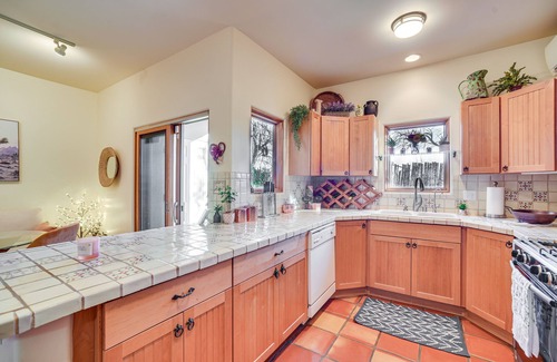 Southside Condominio | Bright Santa Fe Condo ~ Half-Mi to Meow Wolf!