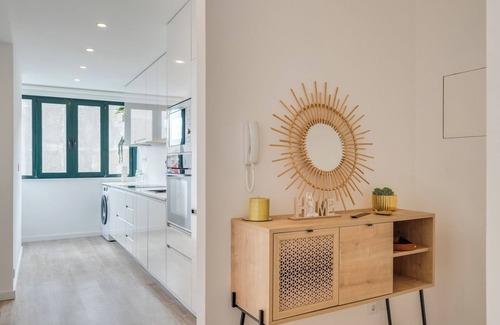 A Ver-o-Mar Apartamento | Bright Seaside Flat by Host Wise