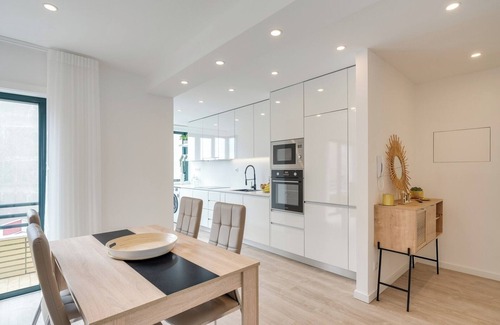 A Ver-o-Mar Apartamento | Bright Seaside Flat by Host Wise