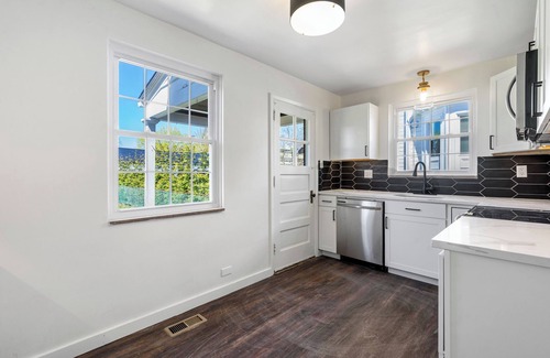 Sewickley Casa | Bright Sewickley Village House, 2BR + Office & Living Room Futon, Walk to Shops