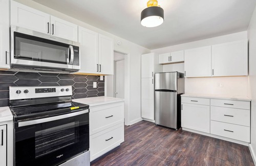 Sewickley Casa | Bright Sewickley Village House, 2BR + Office & Living Room Futon, Walk to Shops
