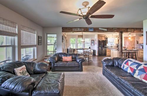 Cecil Casa | Bright Shawano Lake Oasis - Walk to Boat Launch!