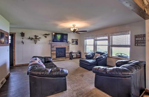 Cecil Casa | Bright Shawano Lake Oasis - Walk to Boat Launch!