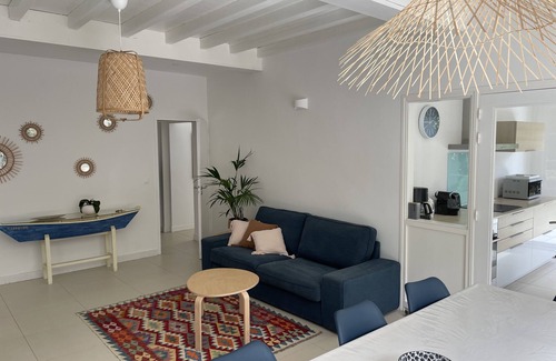 La Cotiniere Casa | Bright single storey villa, wooded, facing the beach and close to la Cotinière.