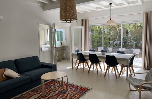 La Cotiniere Casa | Bright single storey villa, wooded, facing the beach and close to la Cotinière.
