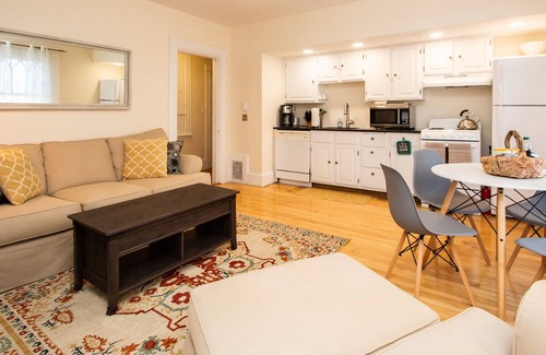 Cleveland Circle Apartamento | Pasos luminosos y espaciosos de 1 habitación para MBTA