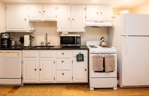 Cleveland Circle Apartamento | Pasos luminosos y espaciosos de 1 habitación para MBTA