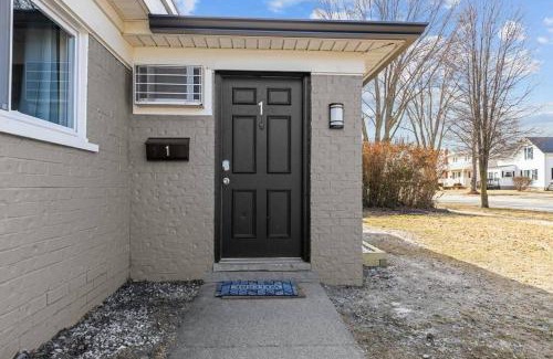 Mount Clemens Apartamento | Bright & Spacious 2 Bedroom, Quiet