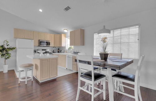 Hillcrest Condominio | Bright, Spacious 2BD/2BA in the Heart of Hillcrest