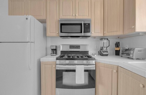 Hillcrest Condominio | Bright, Spacious 2BD/2BA in the Heart of Hillcrest