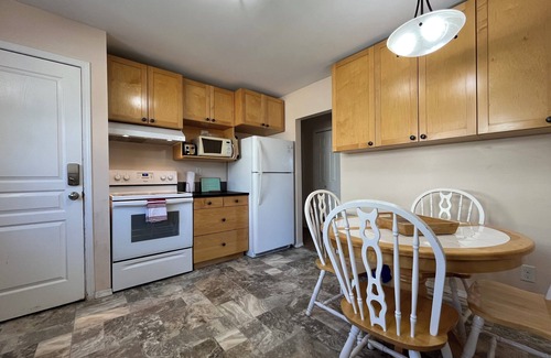 Moose Jaw Apartamento | Bright, spacious 3-bedroom suite close to downtown.