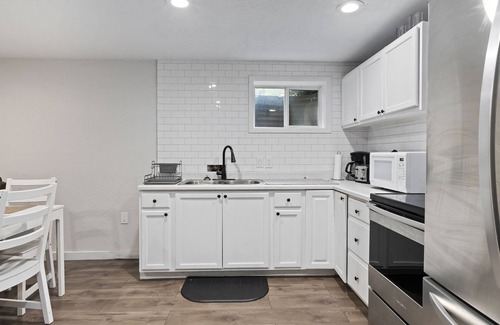 Bonneville Apartamento | Bright & Spacious 3-bedroom Apartment in Orem with WiFi, AC, In-Unit Laundry